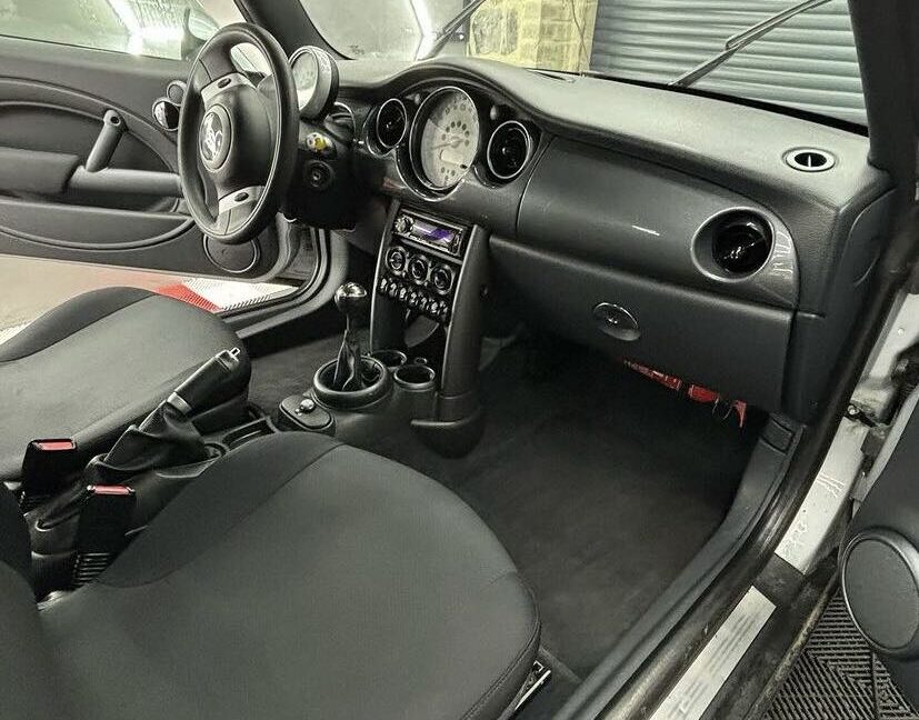voiture mini super propre une fois le travail réalisé par Esthétique Automobile JD